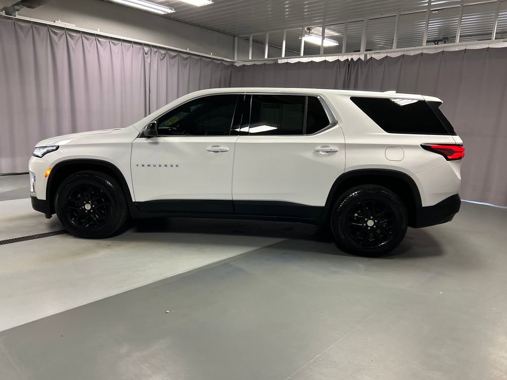 2023 Chevrolet Traverse LS photo 4