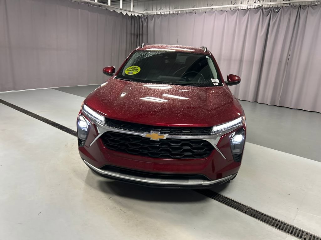 Used 2025 Chevrolet Trax LT SUV
