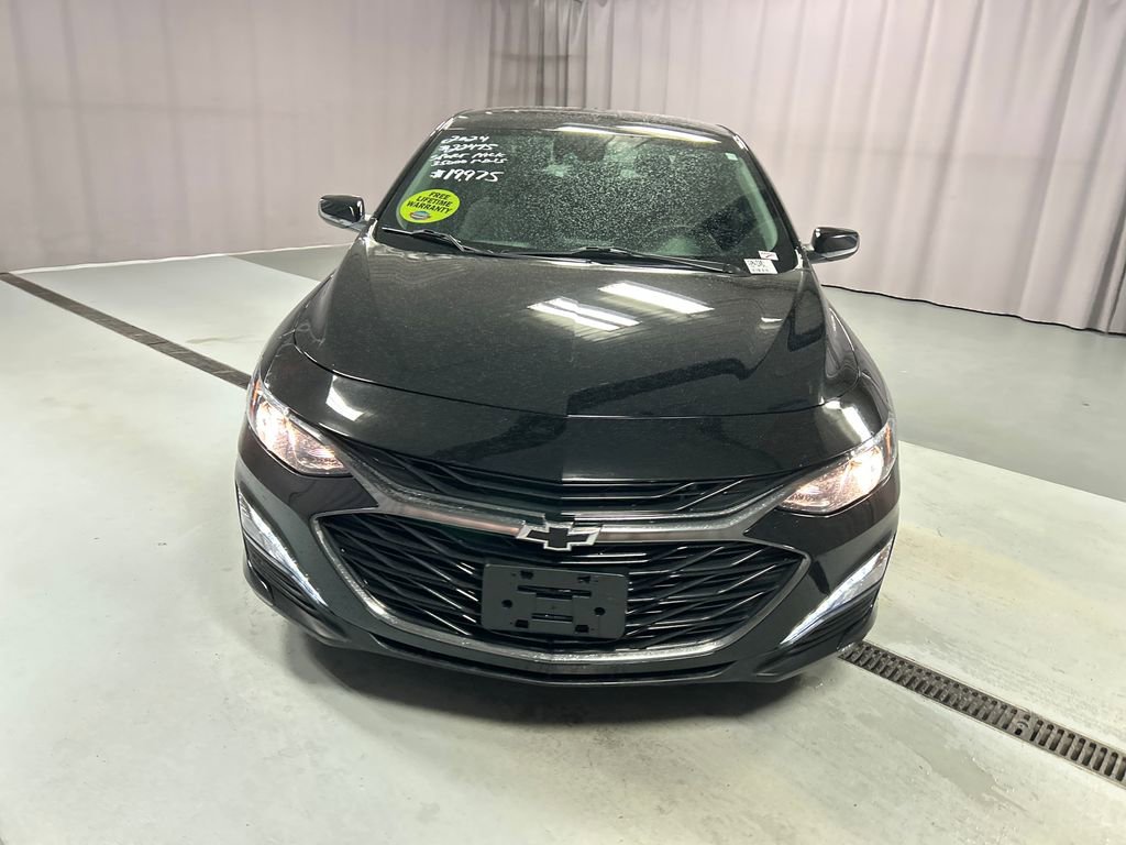 2024 Chevrolet Malibu 1LT photo 2