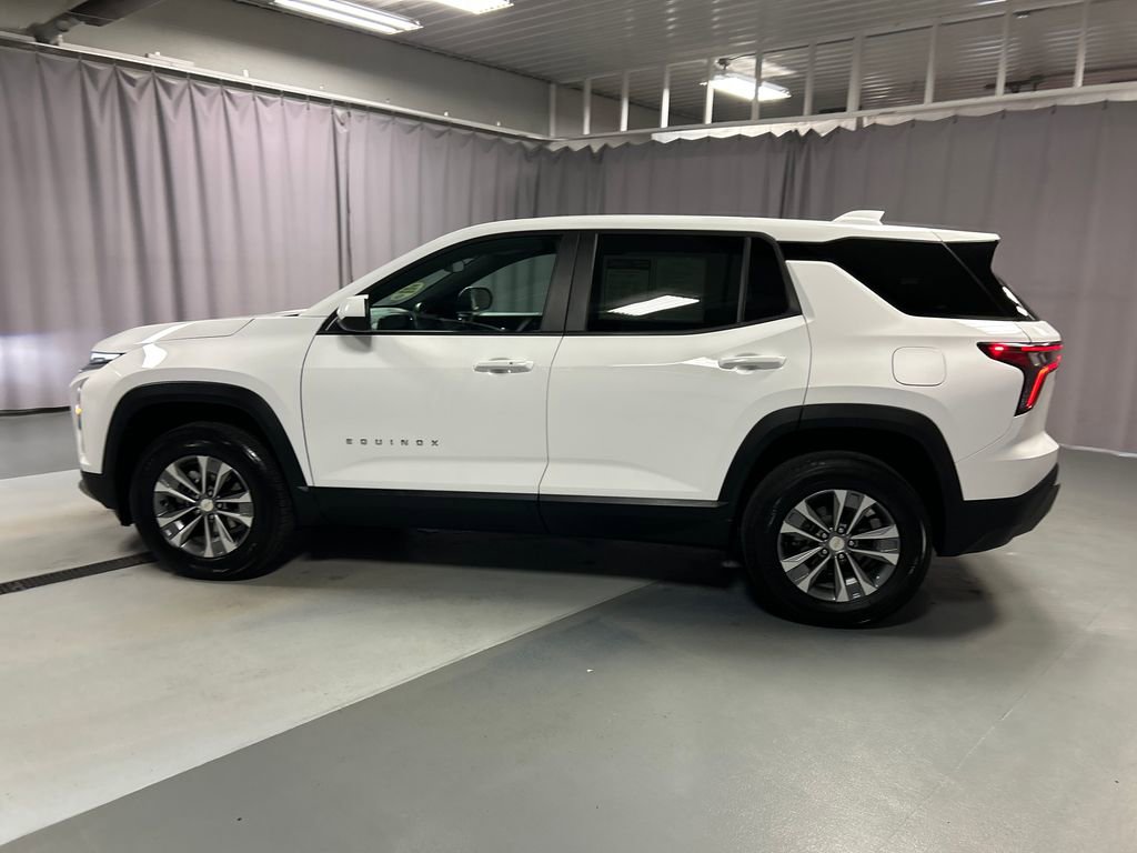2025 Chevrolet Equinox LT photo 4