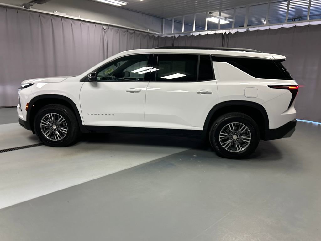 2025 Chevrolet Traverse photo 4