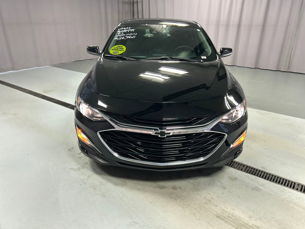 2025 Chevrolet Malibu RS photo 2