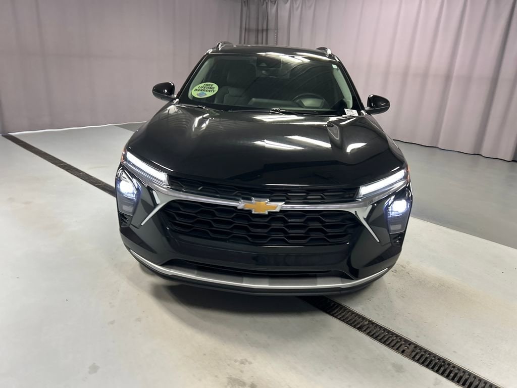 Used 2025 Chevrolet Trax LT SUV