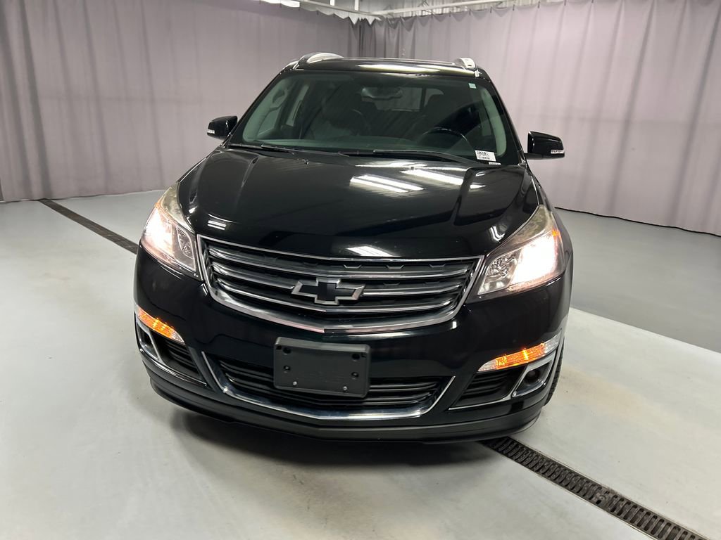 2017 Chevrolet Traverse 2LT photo 2