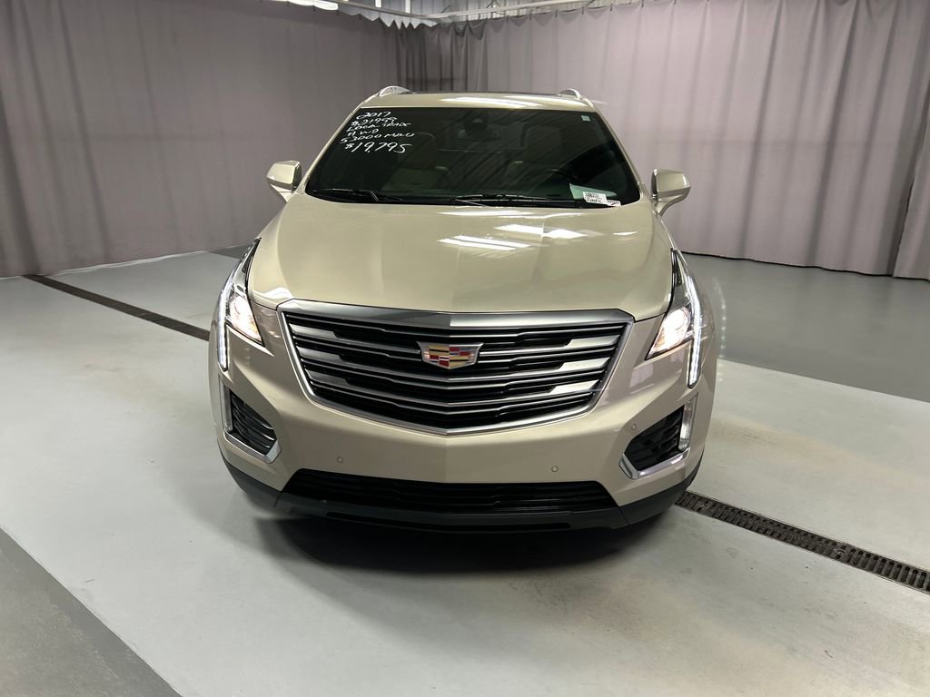 2017 Cadillac XT5 Luxury photo 2