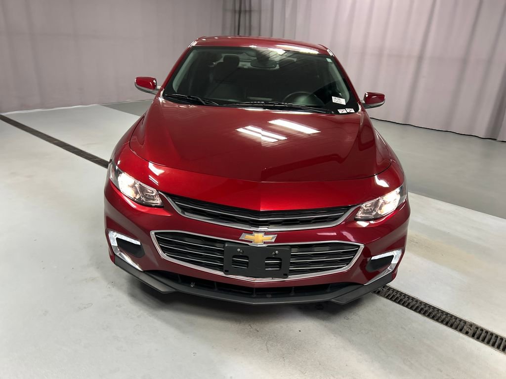 2017 Chevrolet Malibu 1LT photo 2