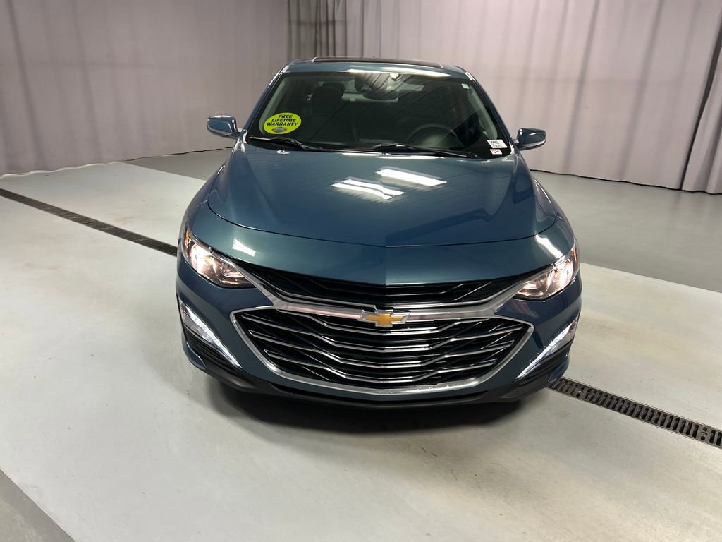2024 Chevrolet Malibu 1LT photo 2