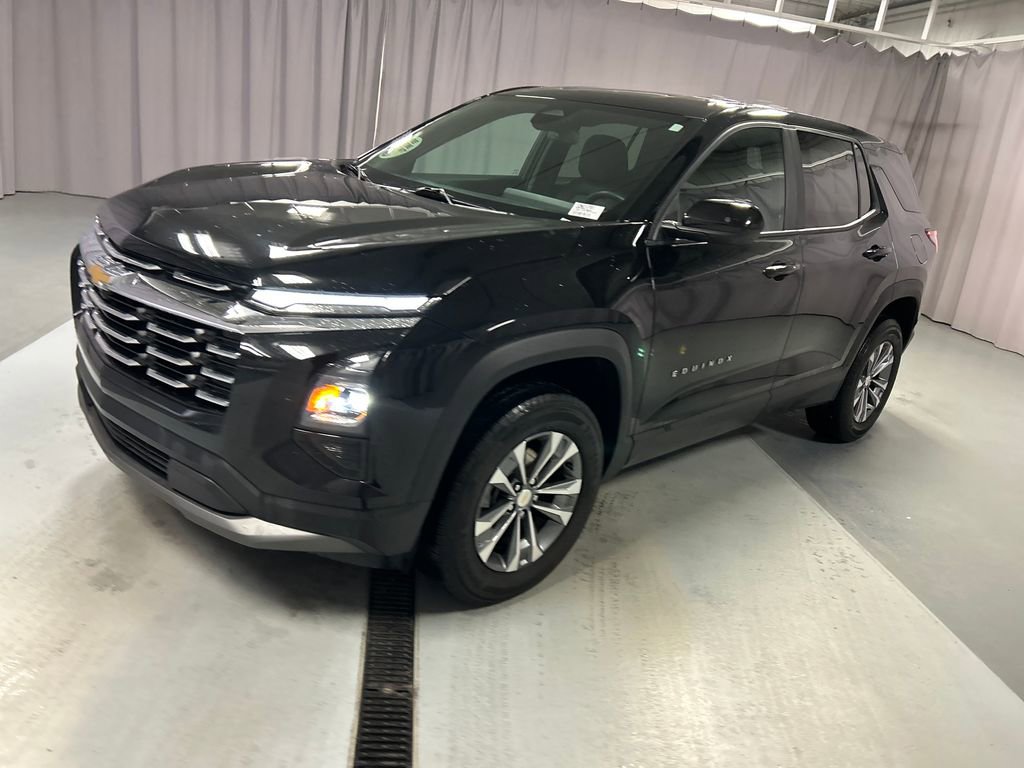 2025 Chevrolet Equinox LT photo 2