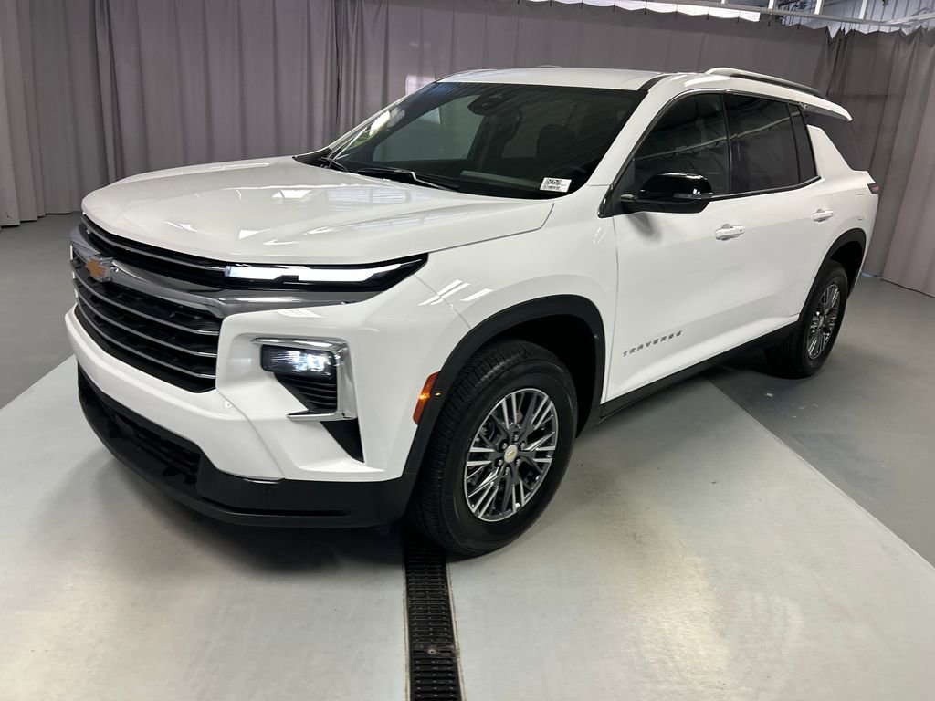 2025 Chevrolet Traverse photo 3