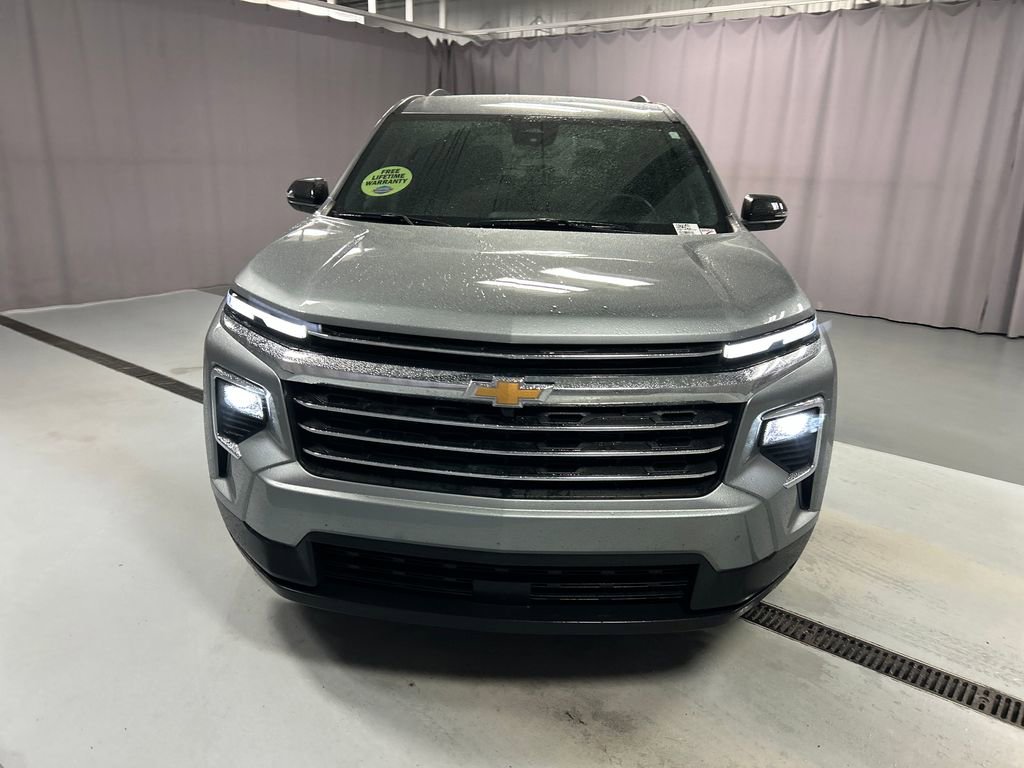 2025 Chevrolet Traverse photo 2