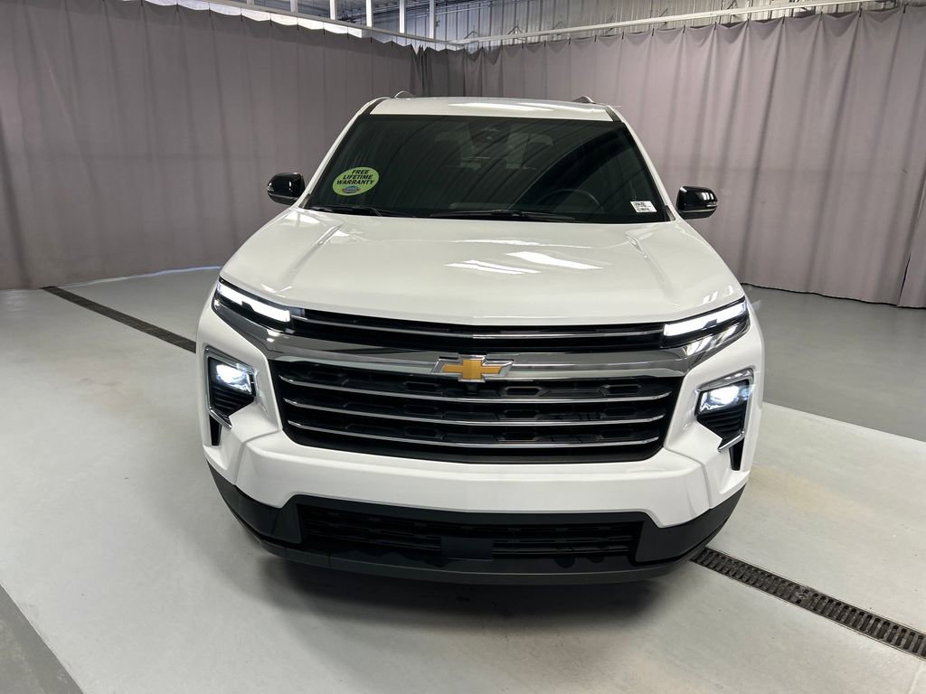 2025 Chevrolet Traverse photo 2