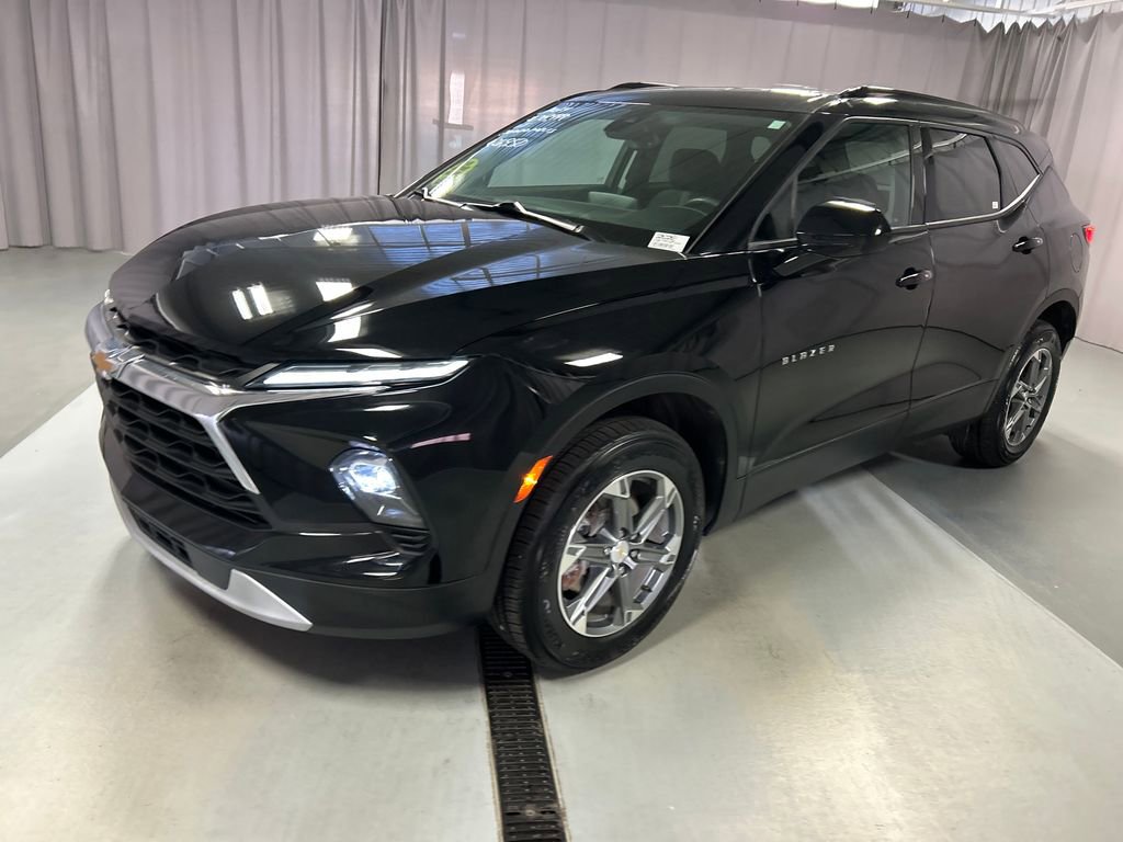 2024 Chevrolet Blazer 2LT photo 2