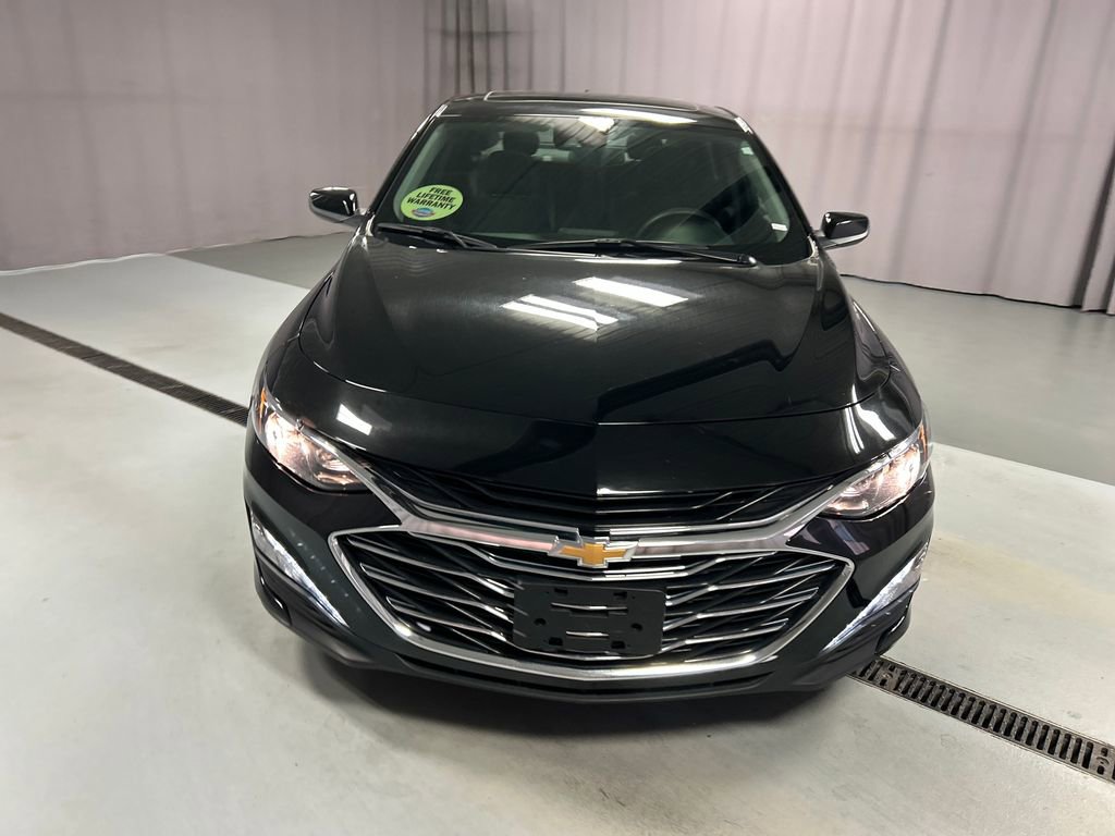 2024 Chevrolet Malibu 1LT photo 2