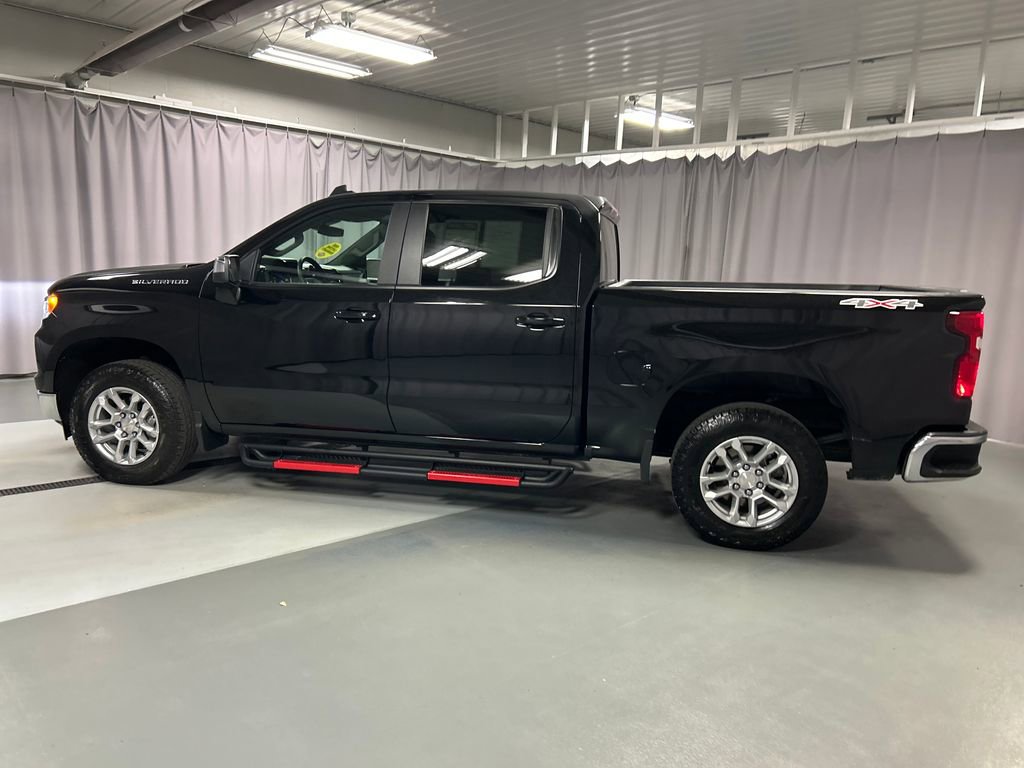 2024 Chevrolet Silverado 1500 LT photo 4