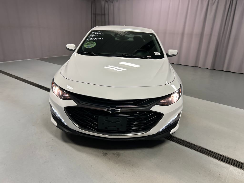 2024 Chevrolet Malibu 1LT photo 2