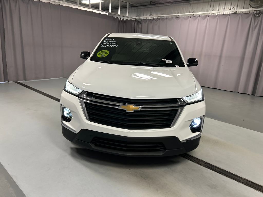 2023 Chevrolet Traverse LS photo 2