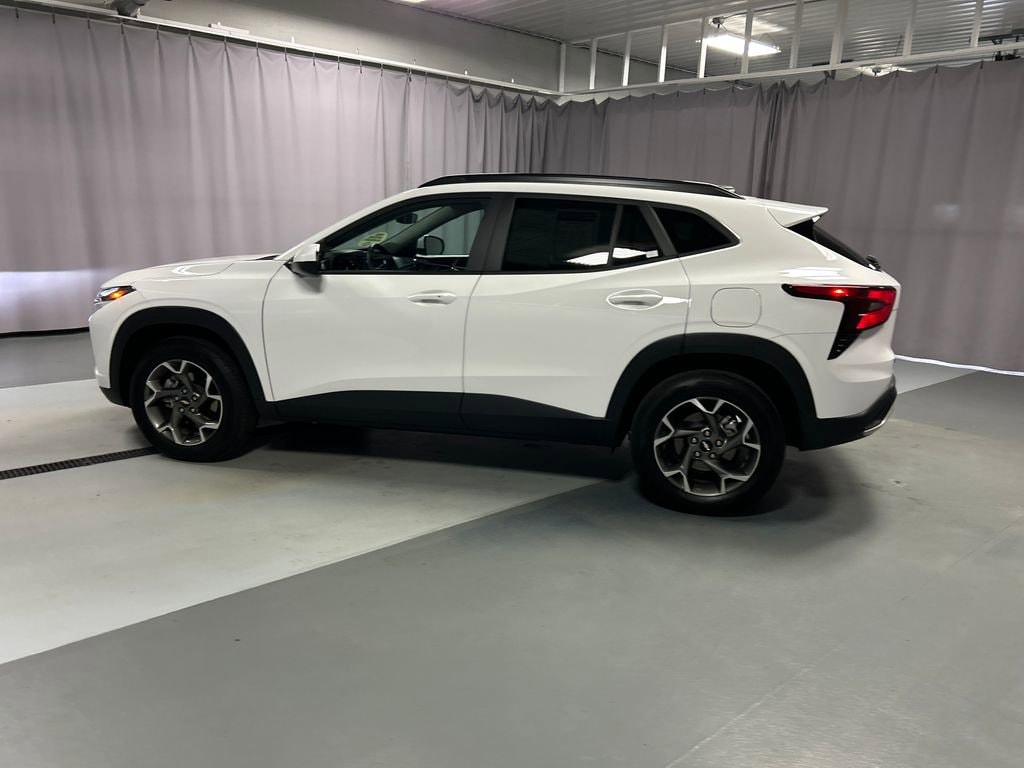 Used 2025 Chevrolet Trax LT SUV