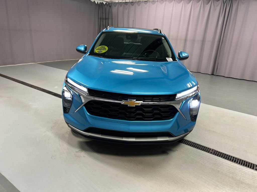 Used 2025 Chevrolet Trax LT SUV