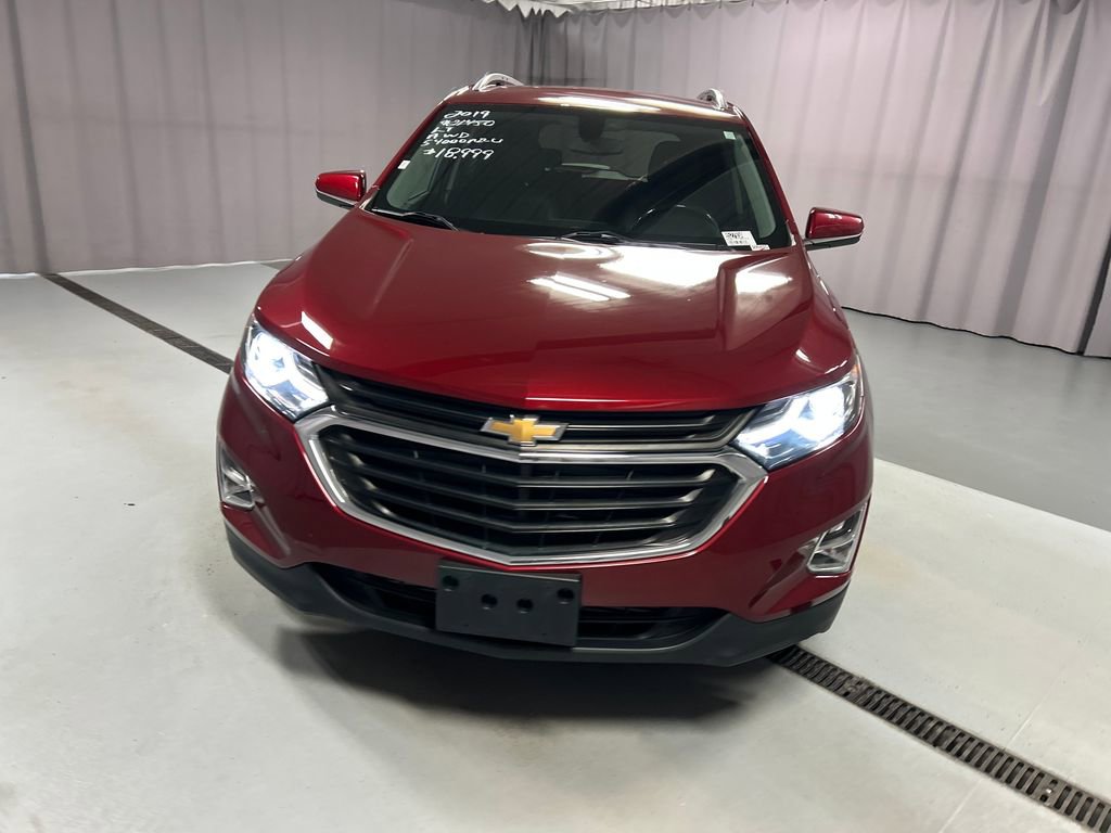 2019 Chevrolet Equinox LT photo 2