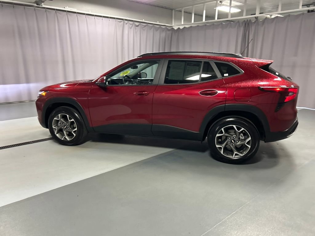 Used 2025 Chevrolet Trax LT SUV