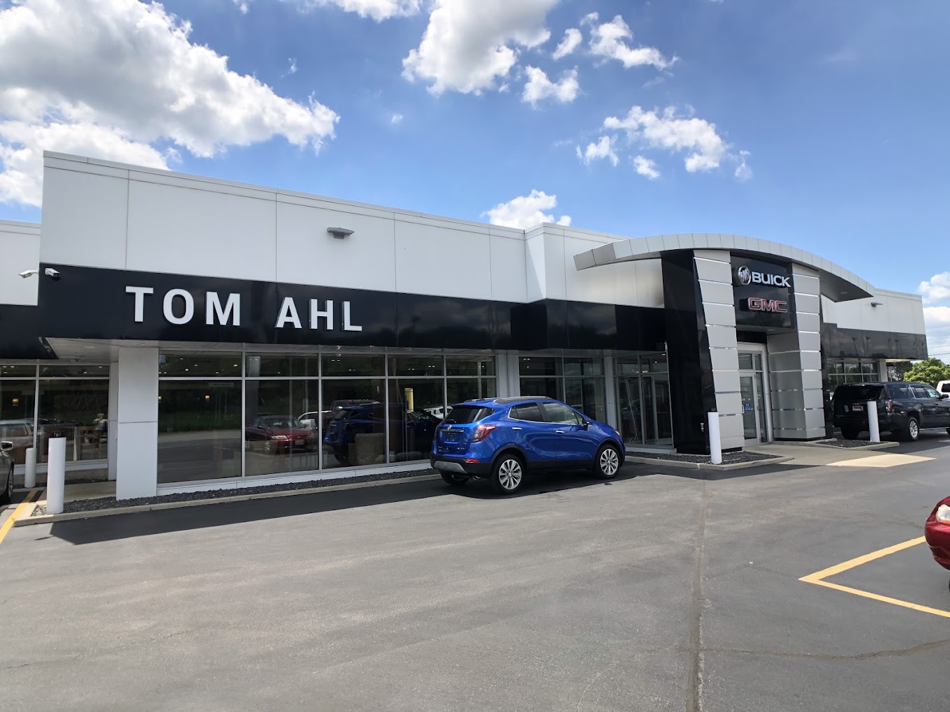 Exterior of the Tom Ahl Buick GMC dealership