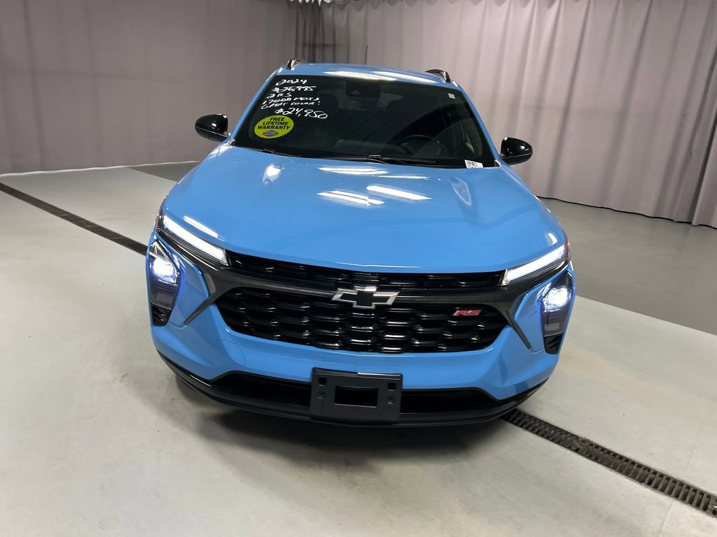 2024 Chevrolet Trax photo 2