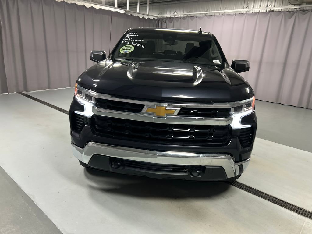 2022 Chevrolet Silverado 1500 LT photo 2