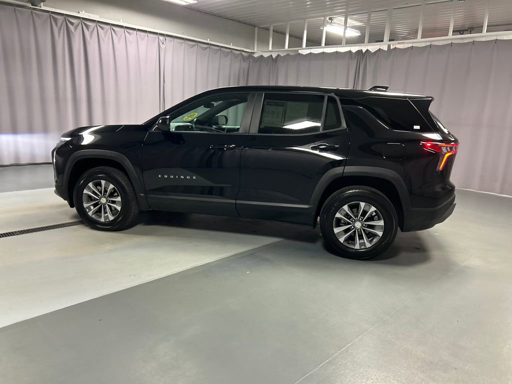2025 Chevrolet Equinox LT photo 3