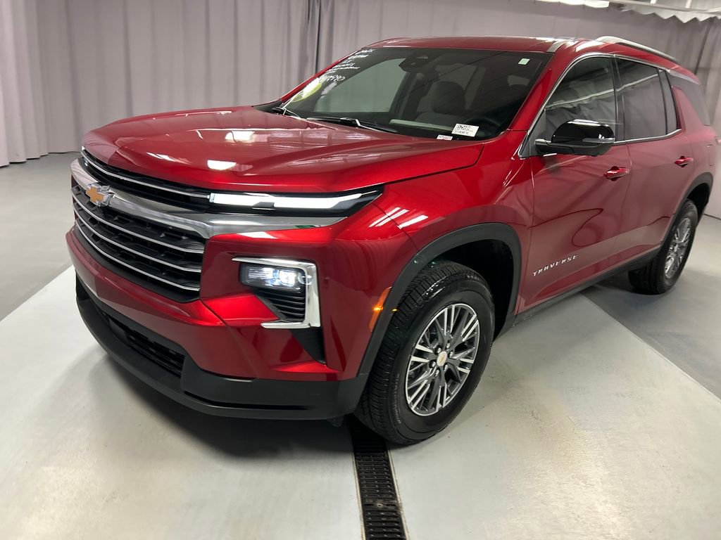 2025 Chevrolet Traverse photo 2