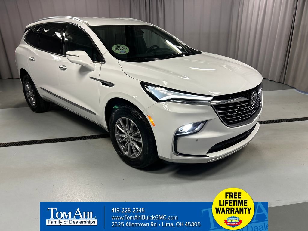 2023 Buick Enclave Essence's photo