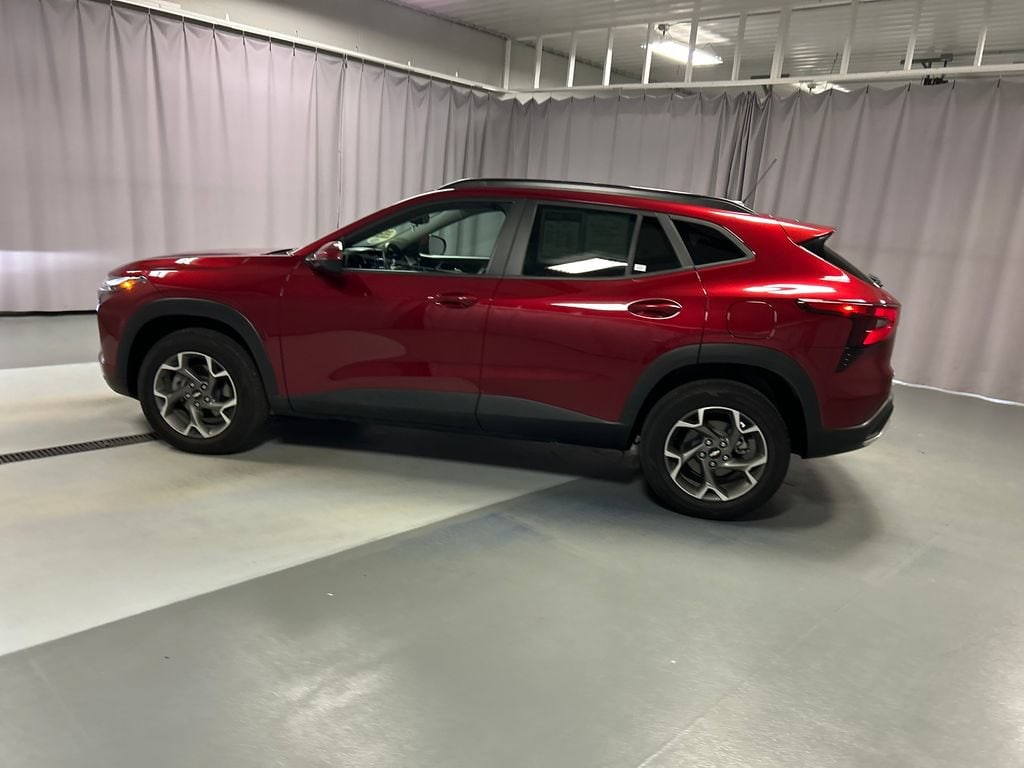 Used 2025 Chevrolet Trax LT SUV