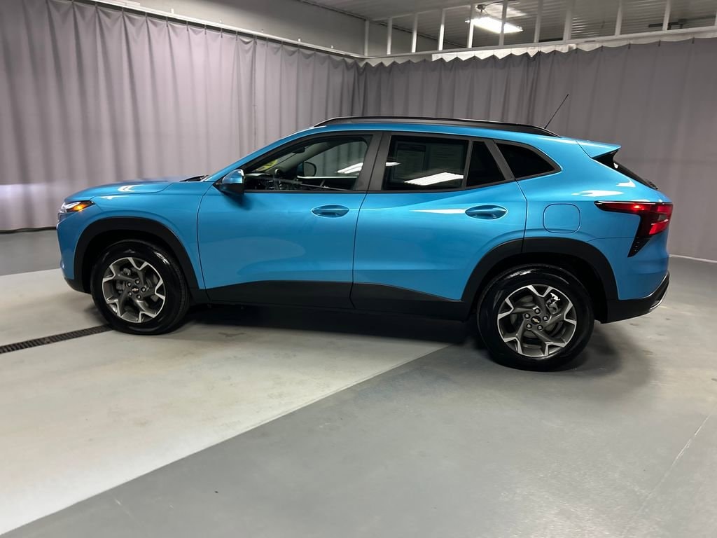 Used 2025 Chevrolet Trax LT SUV