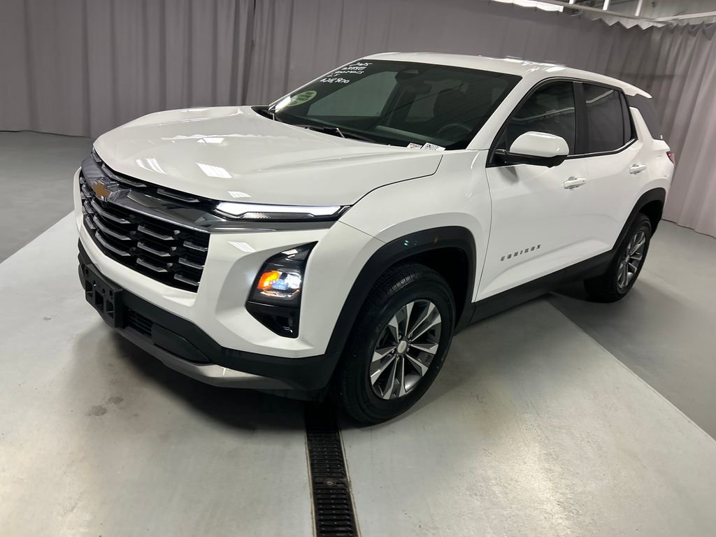 2025 Chevrolet Equinox LT photo 2