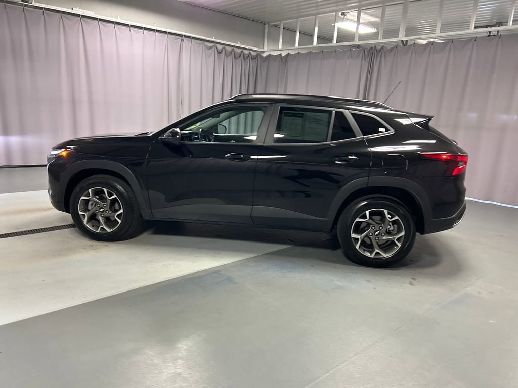 Used 2025 Chevrolet Trax LT SUV