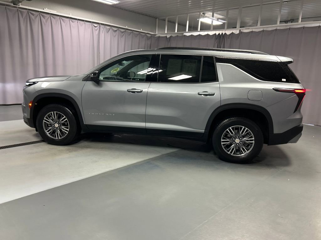 2025 Chevrolet Traverse photo 4