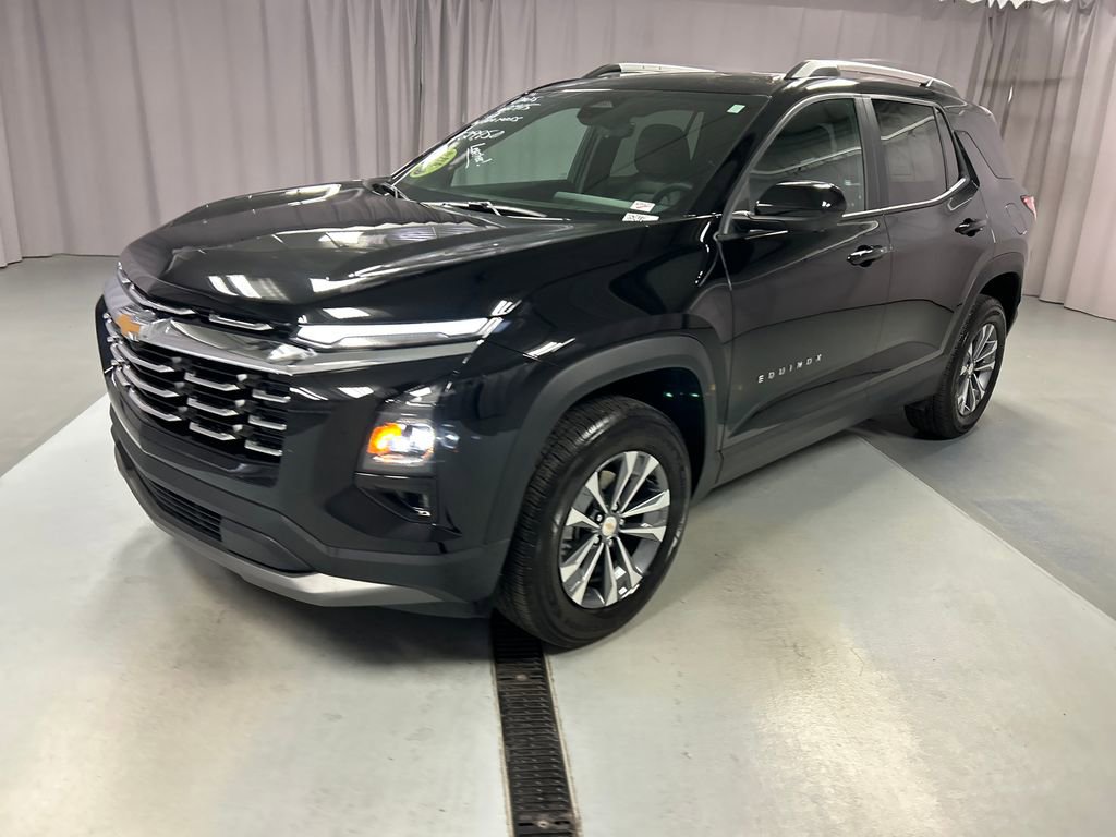 2025 Chevrolet Equinox LT photo 2