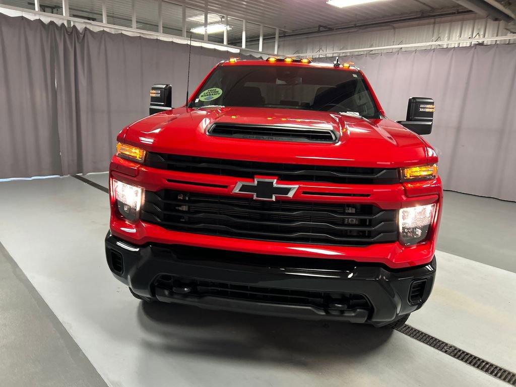 2024 Chevrolet Silverado 2500HD Custom photo 2