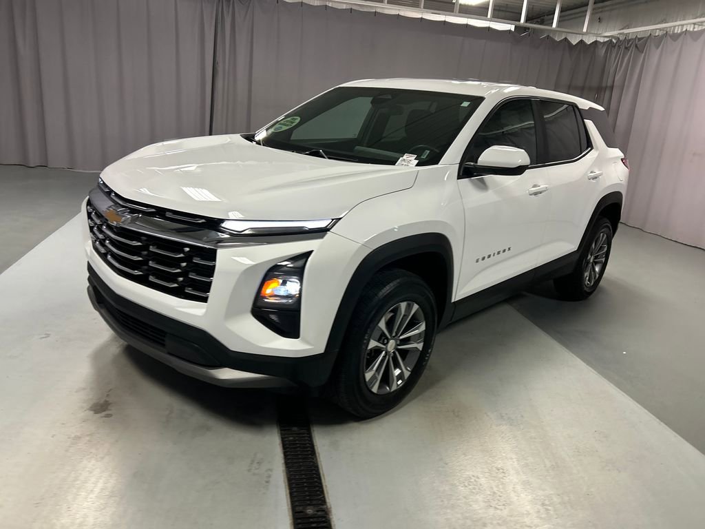 2025 Chevrolet Equinox LT photo 3