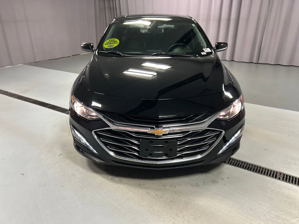 2024 Chevrolet Malibu 1LT photo 2