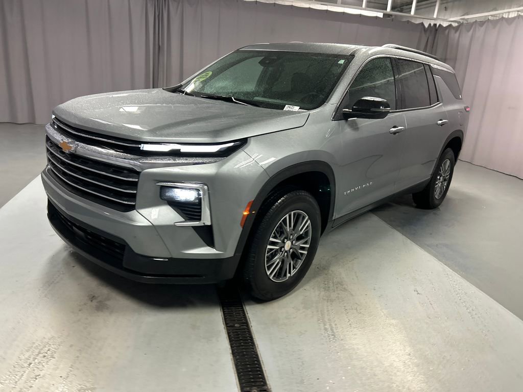 2025 Chevrolet Traverse photo 3