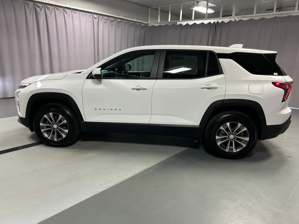 2025 Chevrolet Equinox LT photo 3
