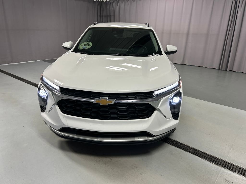 Used 2025 Chevrolet Trax LT SUV