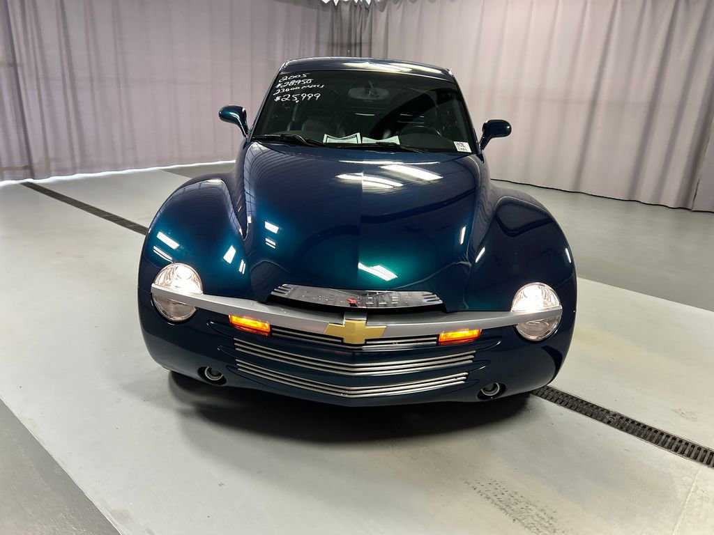2005 Chevrolet SSR Base photo 2