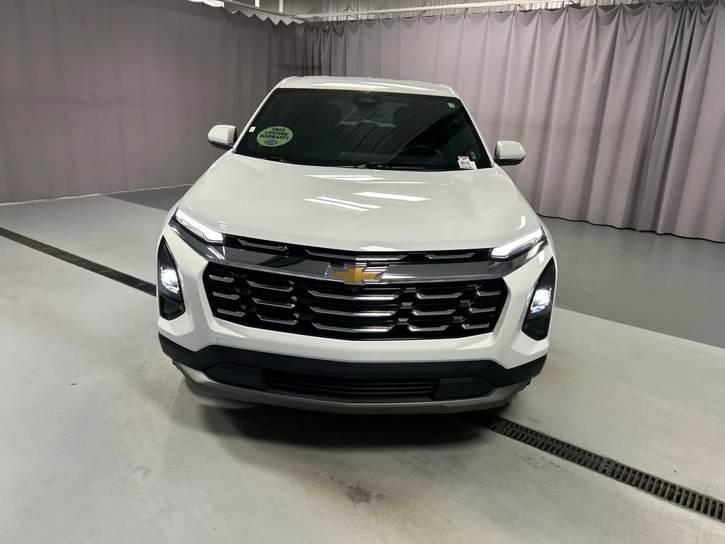 2025 Chevrolet Equinox LT photo 2