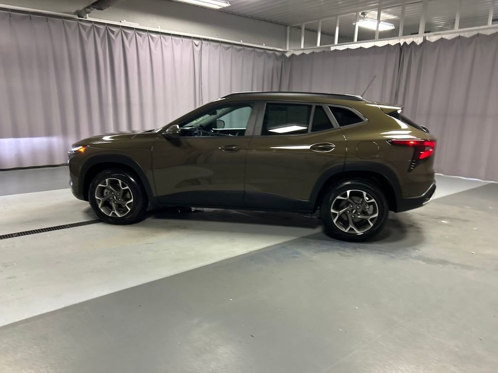 Used 2024 Chevrolet Trax LT SUV