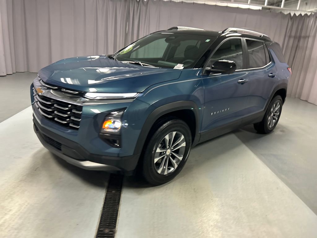 2025 Chevrolet Equinox LT photo 2