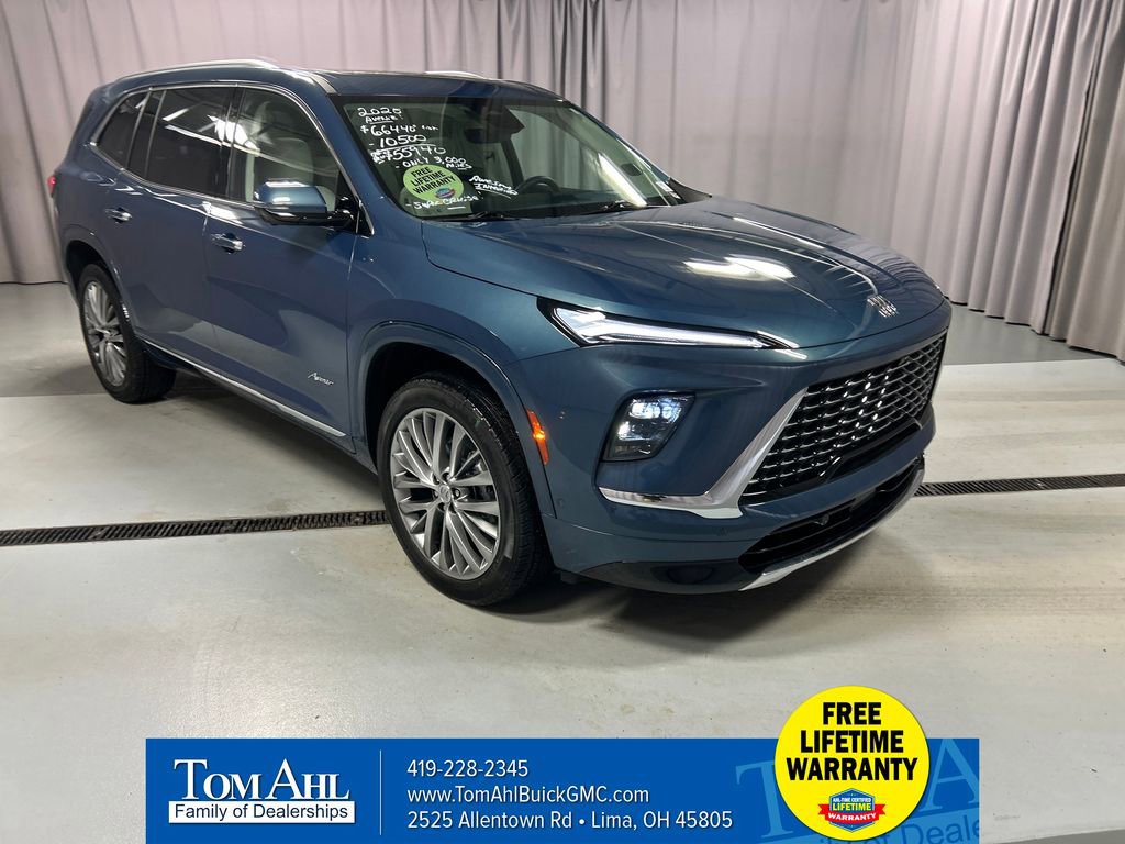 2025 Buick Enclave Avenir's photo