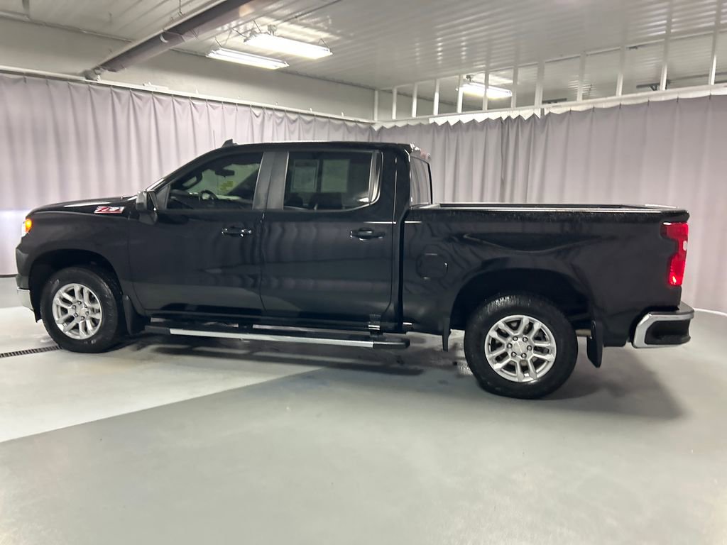 2022 Chevrolet Silverado 1500 LT photo 2