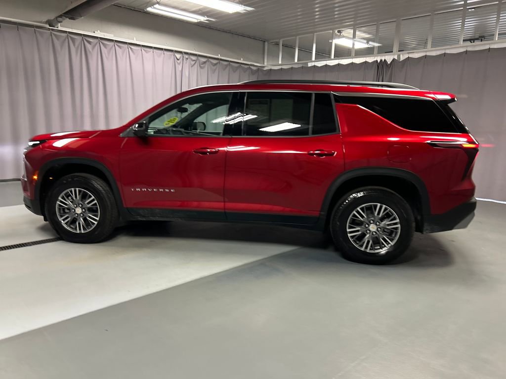 2025 Chevrolet Traverse photo 3