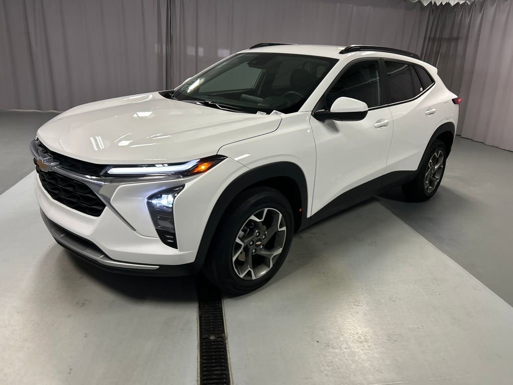 Used 2025 Chevrolet Trax LT SUV